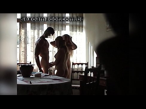 ❤️ جنسی دوست ایک دیو آدمی اور اس کے ساتھ ایک تھریسم کو مدعو کرتے ہیں۔ ❤️❌ مقعد فحش  ❌️❤